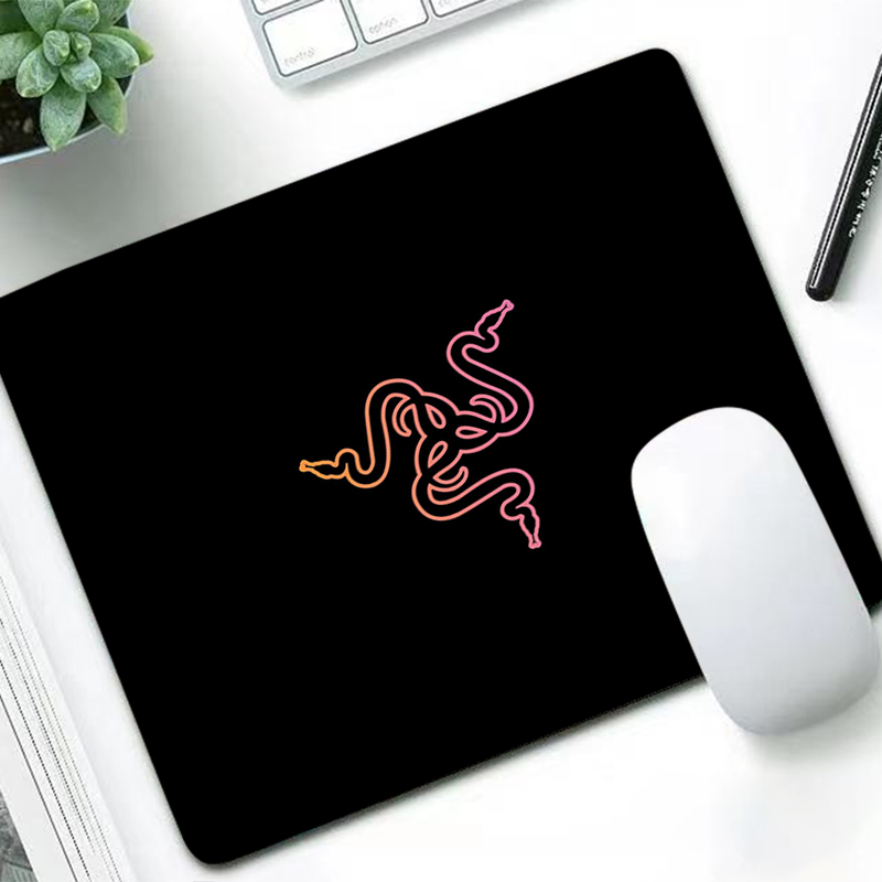 Tech Gaming Accessories - แผ่นรองเมาส์เรเซอร์สุดหรู ลายอนิเมะ สำหรับเกมเมอร์ แผ่นรองโต๊ะสำหรับเล่นเกมพีซี ตู้เกมมิ่ง แล็ปท็อป